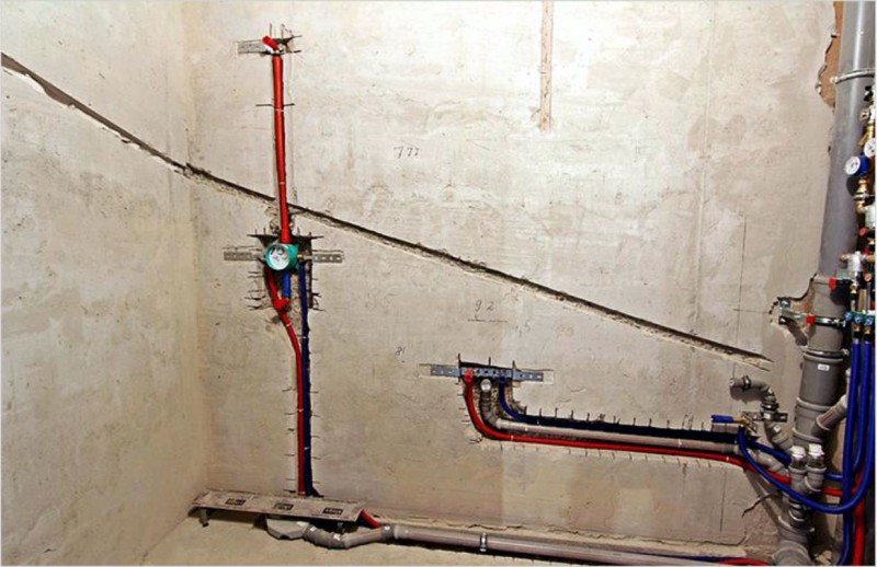 штробление стен и монтаж трубопровода